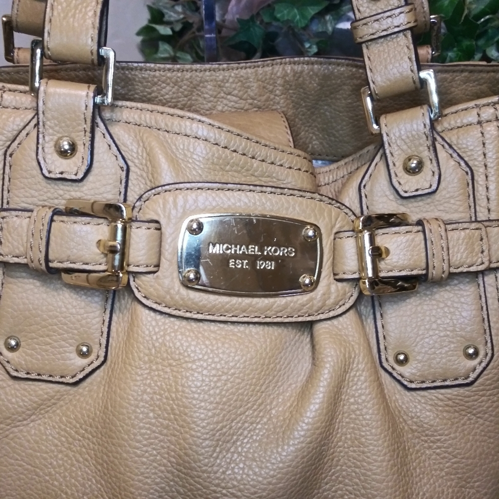 Michael Kors Gansevoort Taupe Large Leather Shoulder Bag - Picture 2 of 11